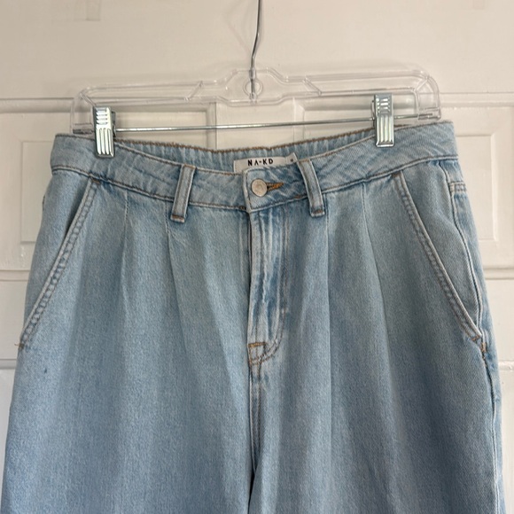 NA-KD fashion baggy wide leg pleated front light blue jeans size 30 - Picture 2 of 5